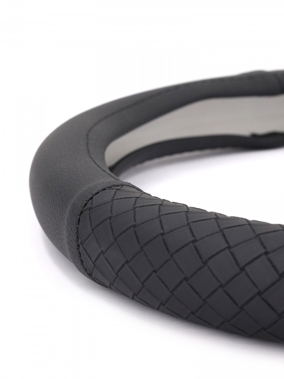 Оплетка руля RedMark комб. экокожа, М размер, косичка черн./черный