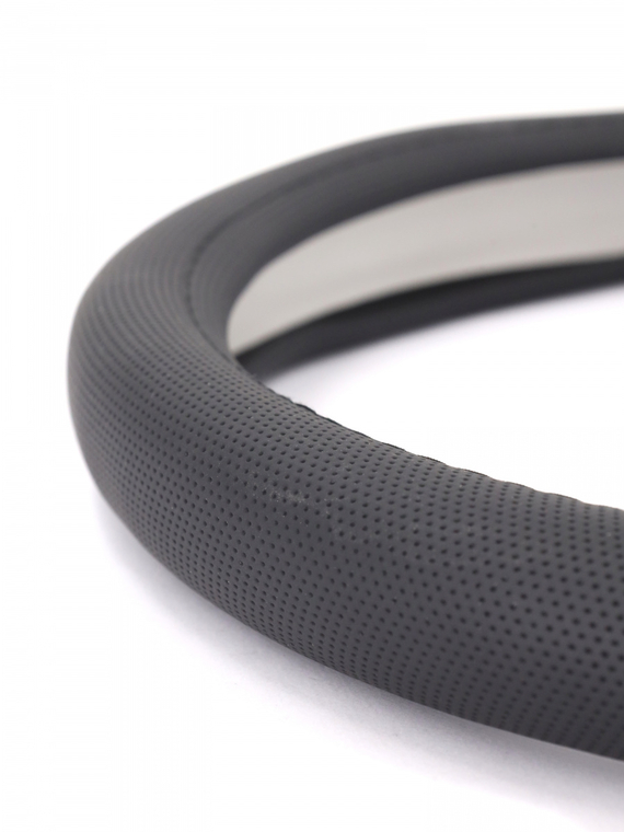 Оплетка руля RedMark экокожа, М размер, перфорированная черный