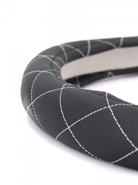 Оплетка руля RedMark экокожа, М размер, спонж, черный, белый ромб