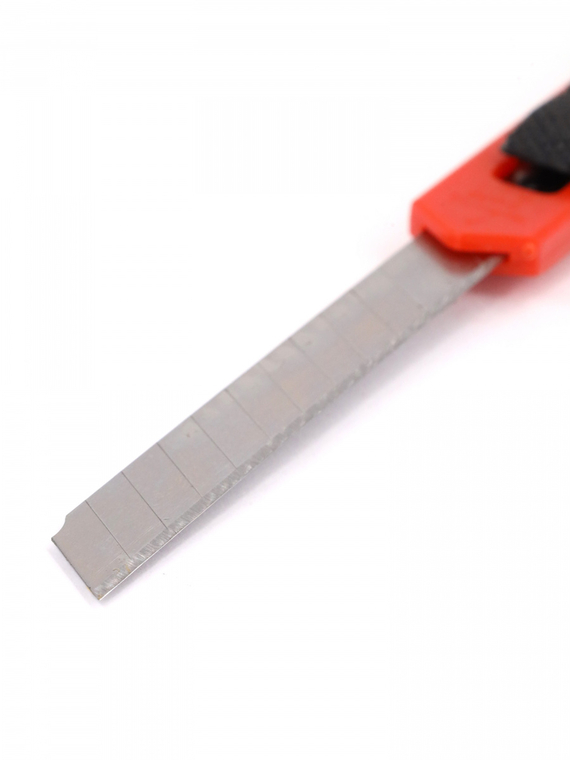 Нож технический пластиковый корпус  9 мм, со сменным лезвием RedMark